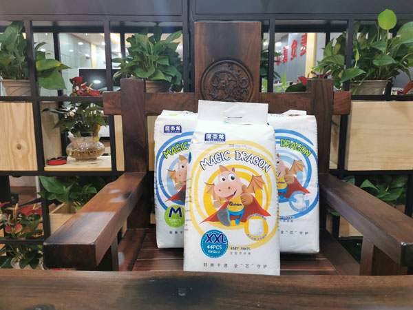 魔杰龍輕柔紙尿褲系列展示.jpg