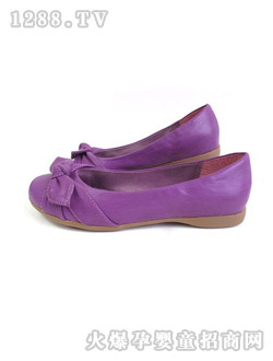 ˬ����ɫŮͯЬ