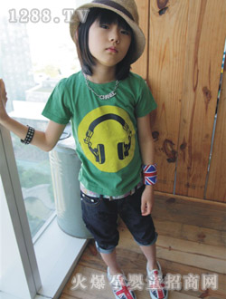 �옷���ϵ�ж���Gɫ���b