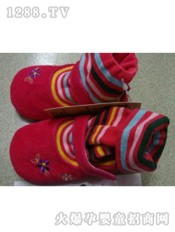 麗嬰房紅色長(zhǎng)筒寶寶鞋